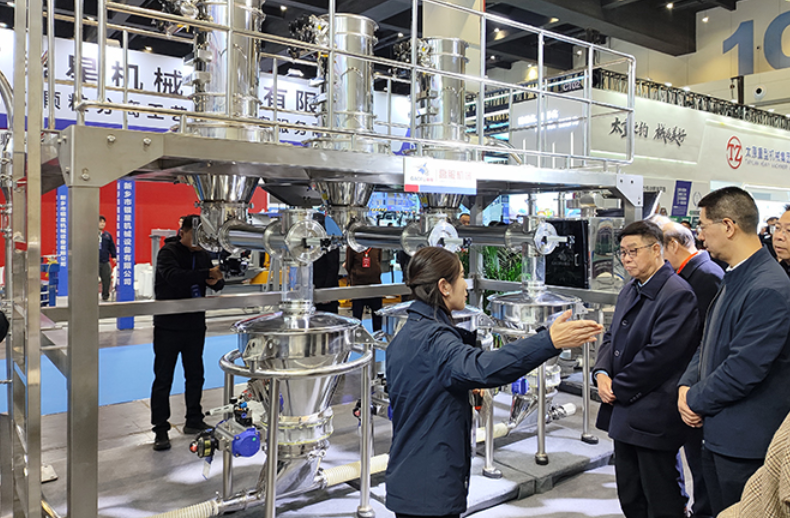 香蕉频视APP以“智能筛分系统+防爆解决方案”双引擎驱动制造业升级，获工信部领导现场点赞.png